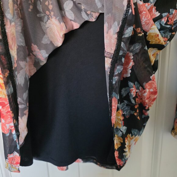 Sheer Bobbie Brooks multicolor top with cami under - Picture 4 of 4